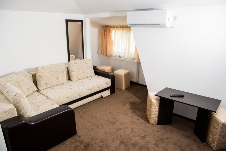 Others 3, Hostel Karisma, Bacau