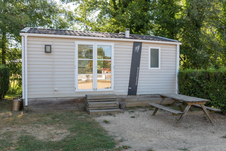 Exterior 5
