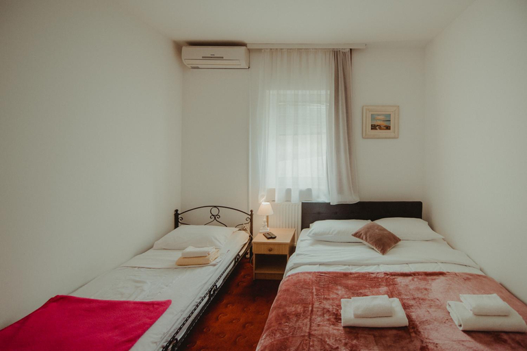 Others 2, B&B Laguna, Đakovo