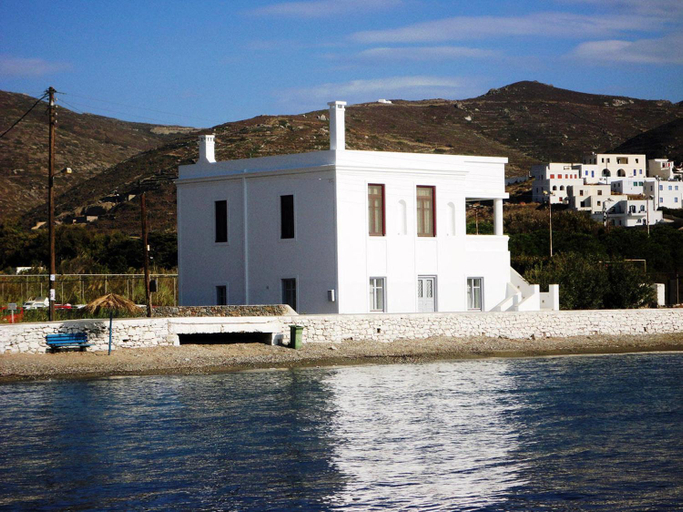Exterior view 2, Thomas Villas on the beach Katapola, South Aegean