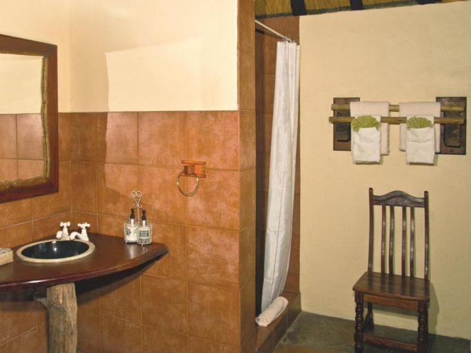 Bathroom, Lianshulu BUSH Lodge, Linyandi