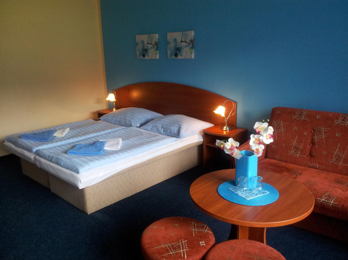 Bedroom 2, Hotel Centrum Harrachov, Semily