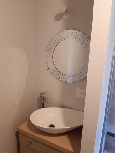 Bathroom, La bienvenida, Côtes-d'Armor