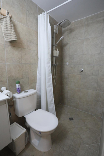 Bathroom 3, Lakeside Terrace