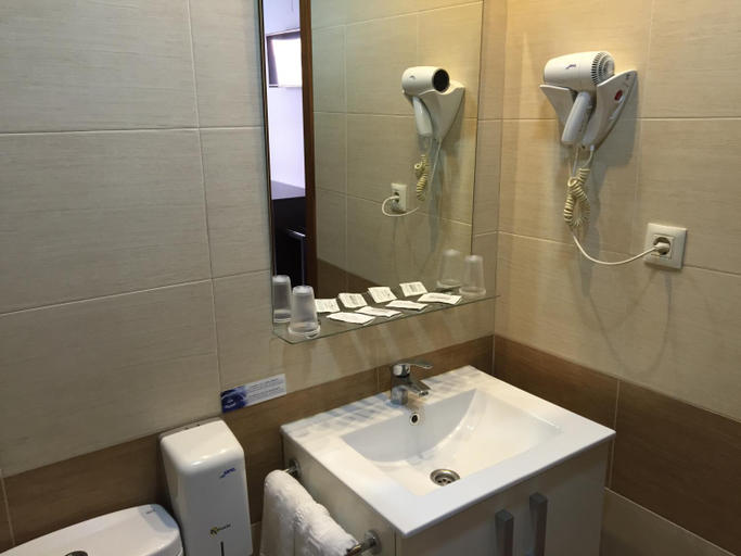 Bathroom 2, Hotel Castillo, Albacete