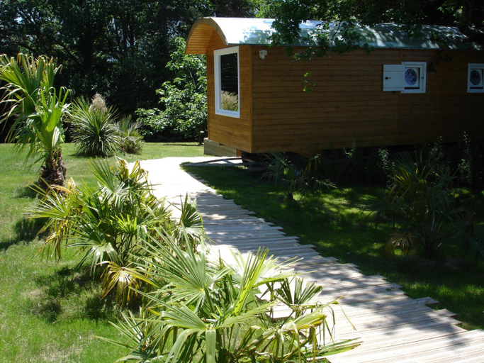 Exterior 4
