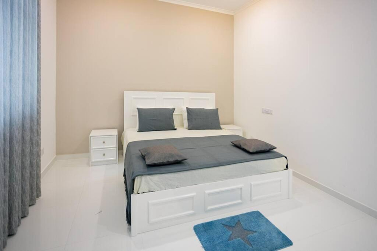 2, Clintonvilla 4-bedroom with pool near to Airport, Katana