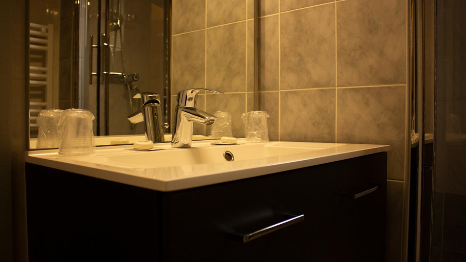 Others 2, Hotel Marinet, Ain