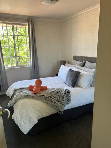 Bedroom 2, Plush 2 bedroom apartment Kingston, Canberra
