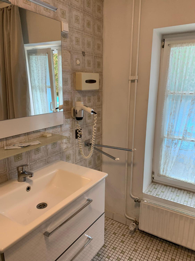 Bathroom 13