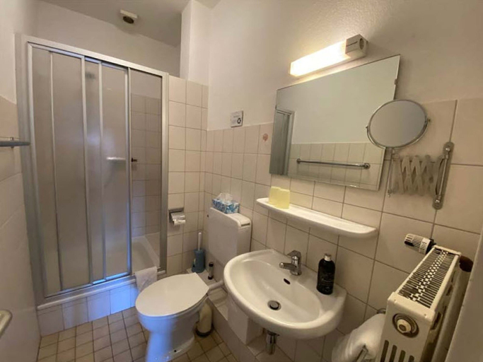 Bathroom 3, Hotel Restaurant Zum Postillion, Heidekreis