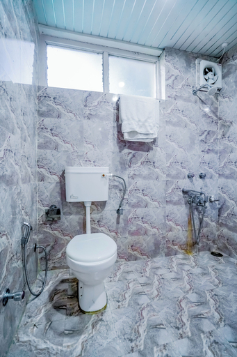 Bathroom 5, The Bunksters, Kangra