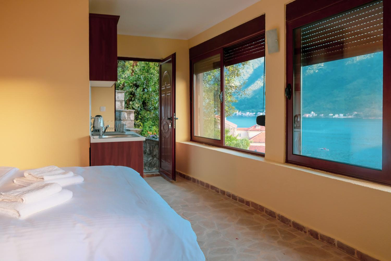 Bedroom, Villa & Apartments Perasto