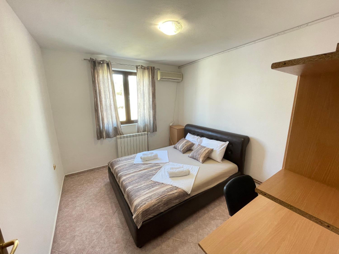 Others 3, Apartments Radosevic
