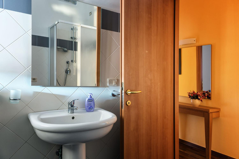 Bathroom 3, Bellarmino Boutique Apartments, Montepulciano, Siena