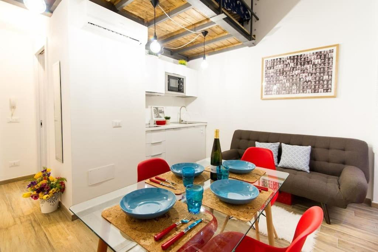 Dining Room 5, Miniloft Rosso · Mini-Loft Sanremo Centro. Wifi & Aria condizionata, Imperia