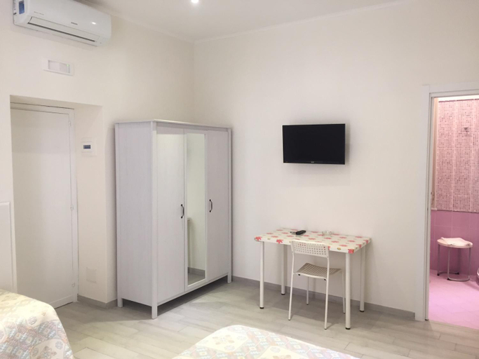 Bedroom 2, Albergo Oasi, Napoli