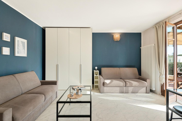 Others 4, Mistral Holidays - Splendido monolocale con spazioso giardino e veranda a 500 mt dal mare, Massa Carrara