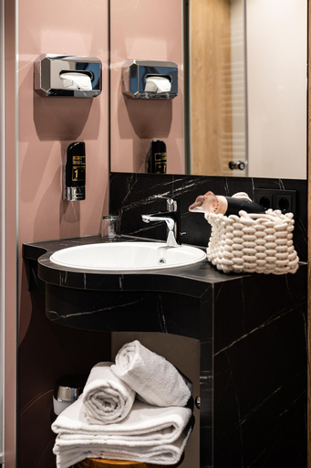Bathroom 7