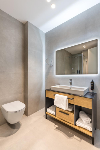 Bathroom 5, Mercure Tirana, Tiranës
