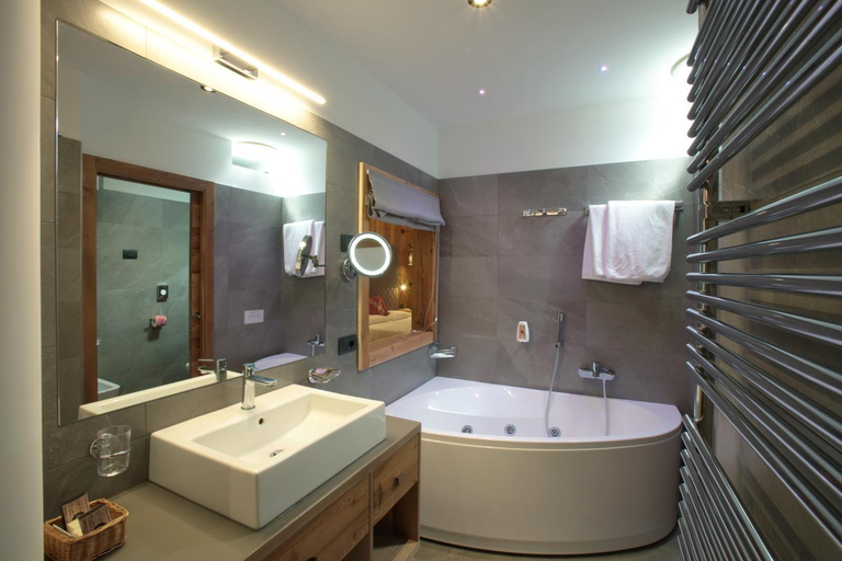 Bathroom 4, Alexander Hotel Alpine Wellness Dolomites, Trento