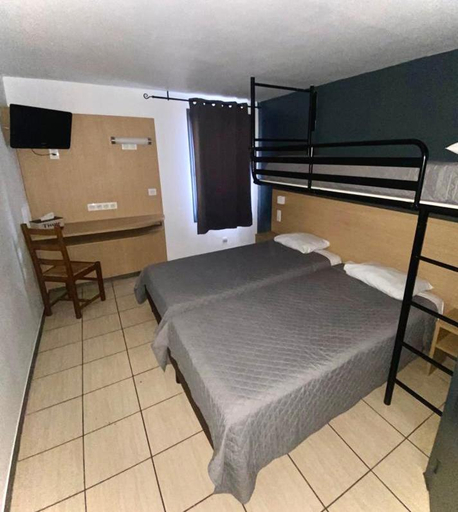 Bedroom 2, Confort Hotel, Essonne