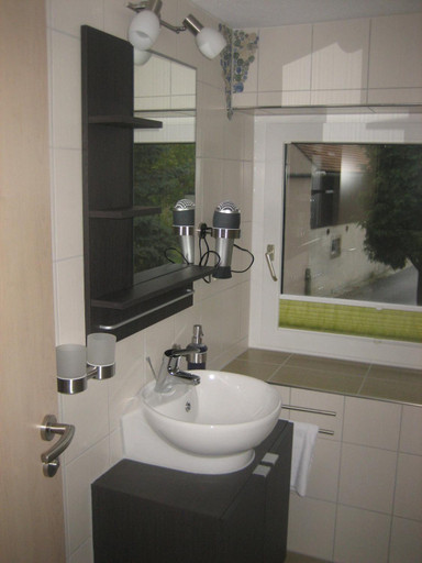 Bathroom 2, Schusters Lindenhof, Bautzen