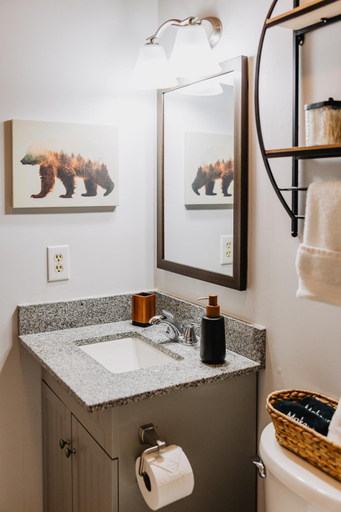 Others 2, Oak Haven Condo - Downtown Blowing Rock Fully Stocked with 2 King Beds, Watauga