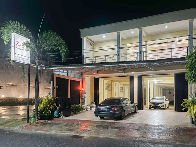 Exterior & Views 2, Kartika Hotel Syariah Pacitan Mitra RedDoorz, Pacitan