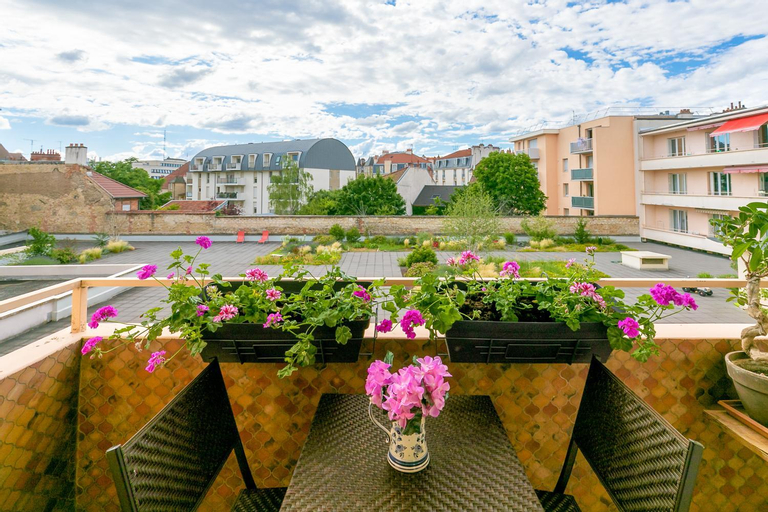 Appartement Climatise 7mn Centre Ville 95M2 4 Adultes Bebe Garage Sous sol Arrivee Autonome, Côte-d'Or