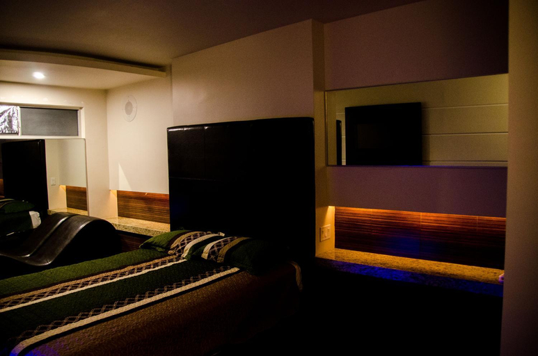 Others 4, Motel Encuentro, Tijuana