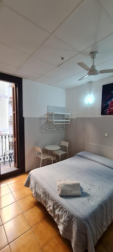 Others 3, Pension 45, Barcelona