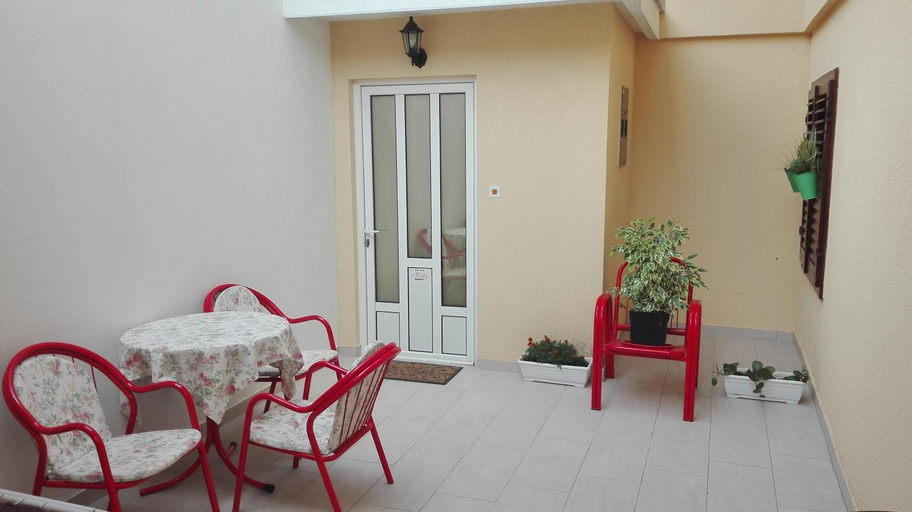 Others 3, Kotor Kelly Apartments