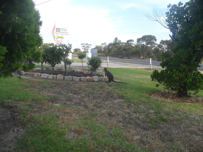 Entrance 5, Motel Dimboola, Hindmarsh