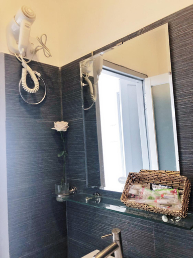 Bathroom 5, M Hotel, Đà Lạt