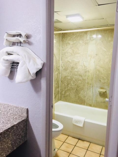 Bathroom 5, Fulton Inn, Fulton