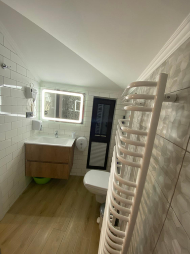 Bathroom 4, Феєрія Лісу, Drohobyts'kyi