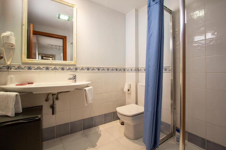 Bathroom 3, Hostal Los Canteros, Soria