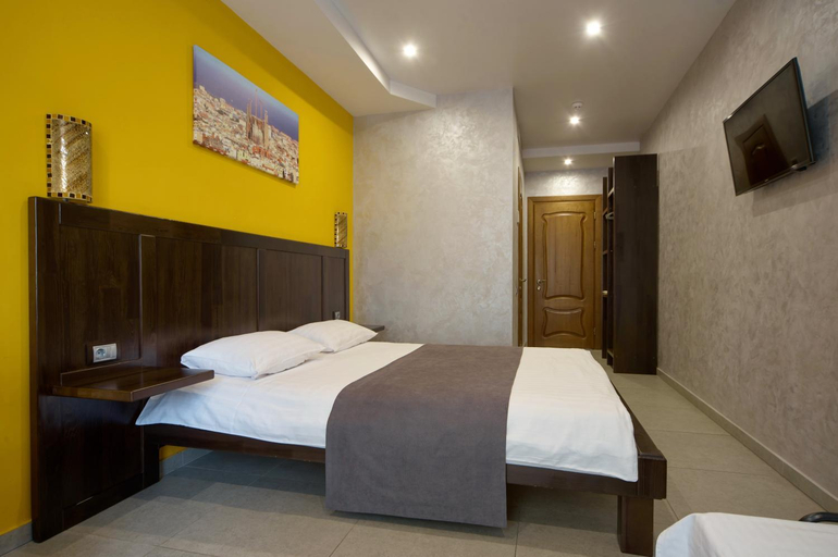 Others 3, Gaudi stylish hotel, Bilia‹vs'kyi