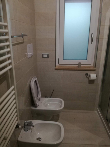 Bathroom 3, Hotel Tulbia, Potenza