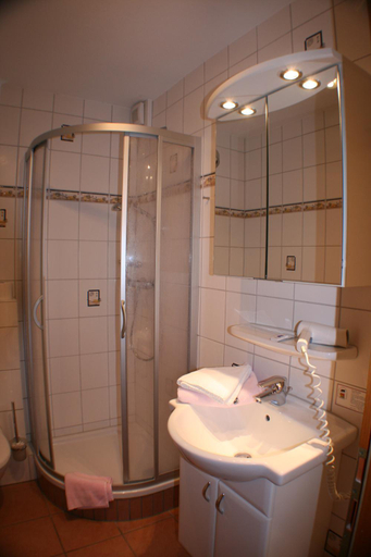 Bathroom, Hotel garni Zur Post, Nordfriesland