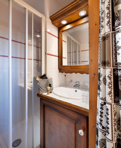 Bathroom 5, Residence Pierre & Vacances Premium Le Roselend, Savoie