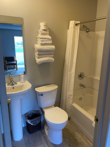 Bathroom 2, Green Creek Inn and RV Park, Park