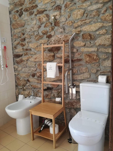 Bathroom, Puial de l Douro, Miranda do Douro