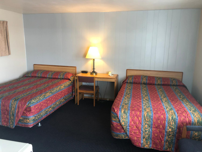Others 2, Parkway Motel, Winnebago