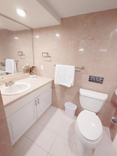 Bathroom 5, Alupang Beach Tower