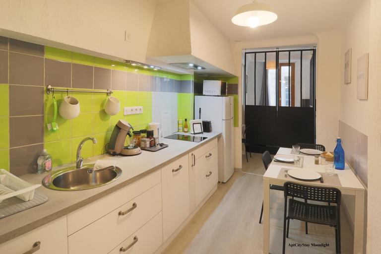 Others 3, AptCityStay, Vaucluse