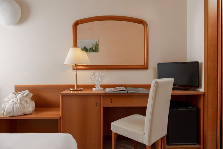 Bedroom 2, Corallo Wellness Hotel, Imperia