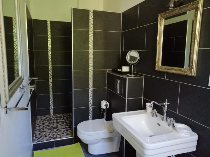 Bathroom 11