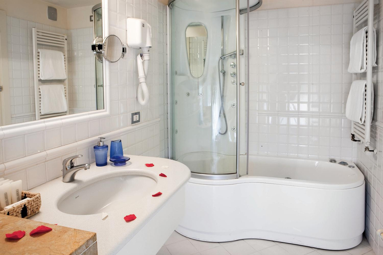 Bathroom 5, Sirolo Hotel, Ancona